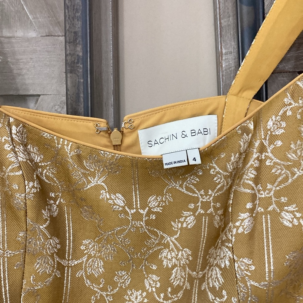 SACHIN -BABI Gold Floral Dress
SIZE 4
WOMENS - Picture 6 of 15